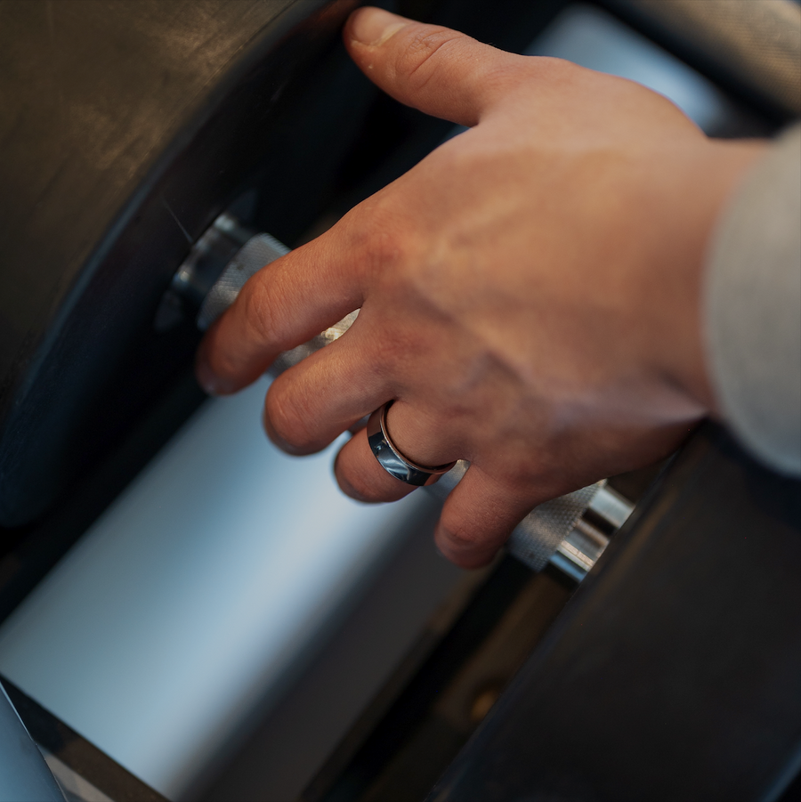 Fitorb Smart Ring am Finger beim Sport